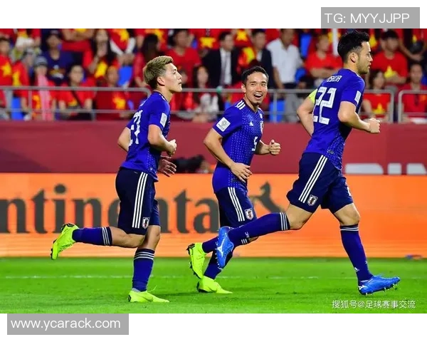 日本足球明星历程与成就全面解析：从小将到世界舞台的崛起